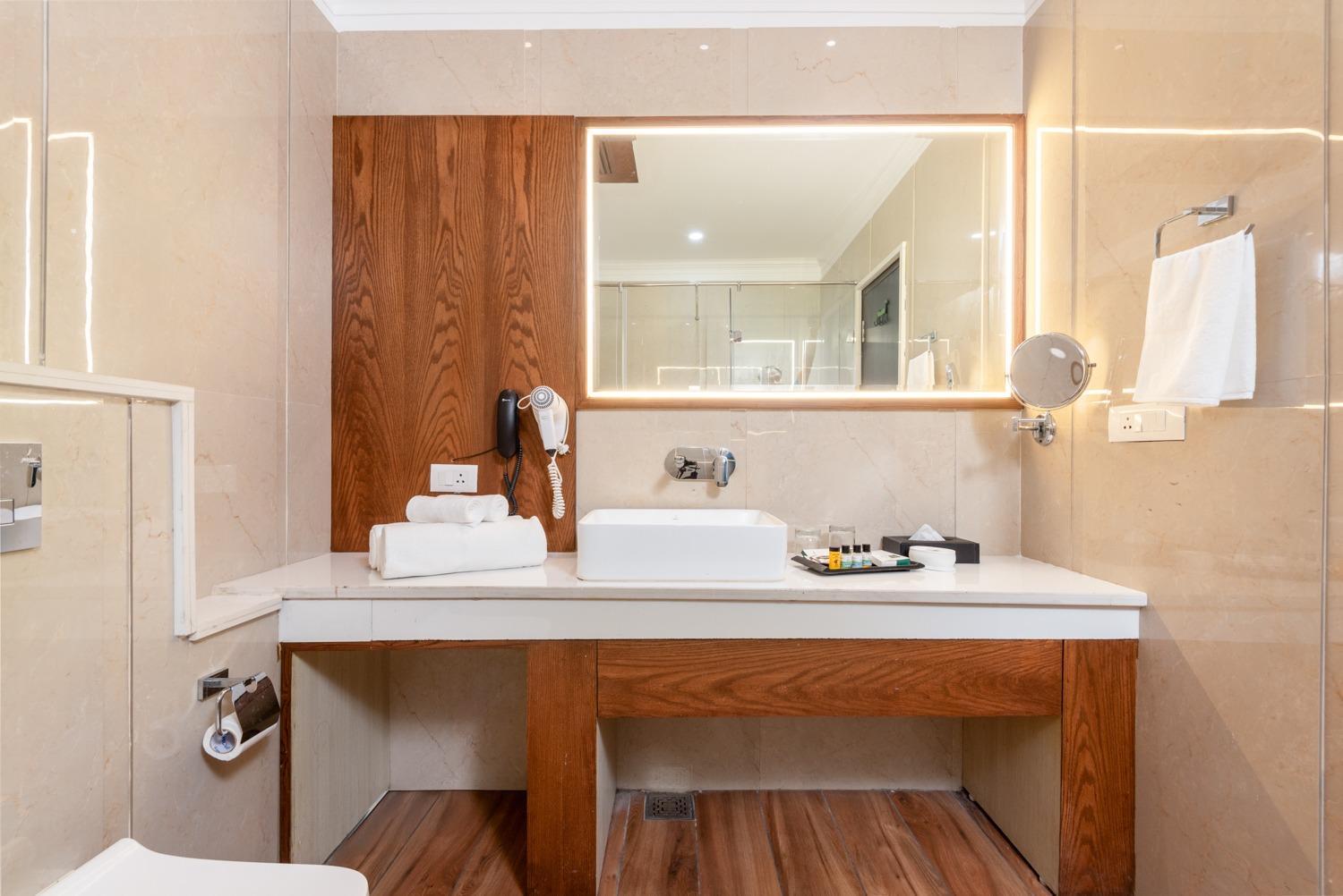 Quality Inn By Lawrence Hotels Дхарамсала Екстериор снимка