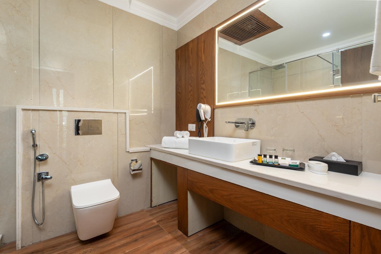 Quality Inn By Lawrence Hotels Дхарамсала Екстериор снимка