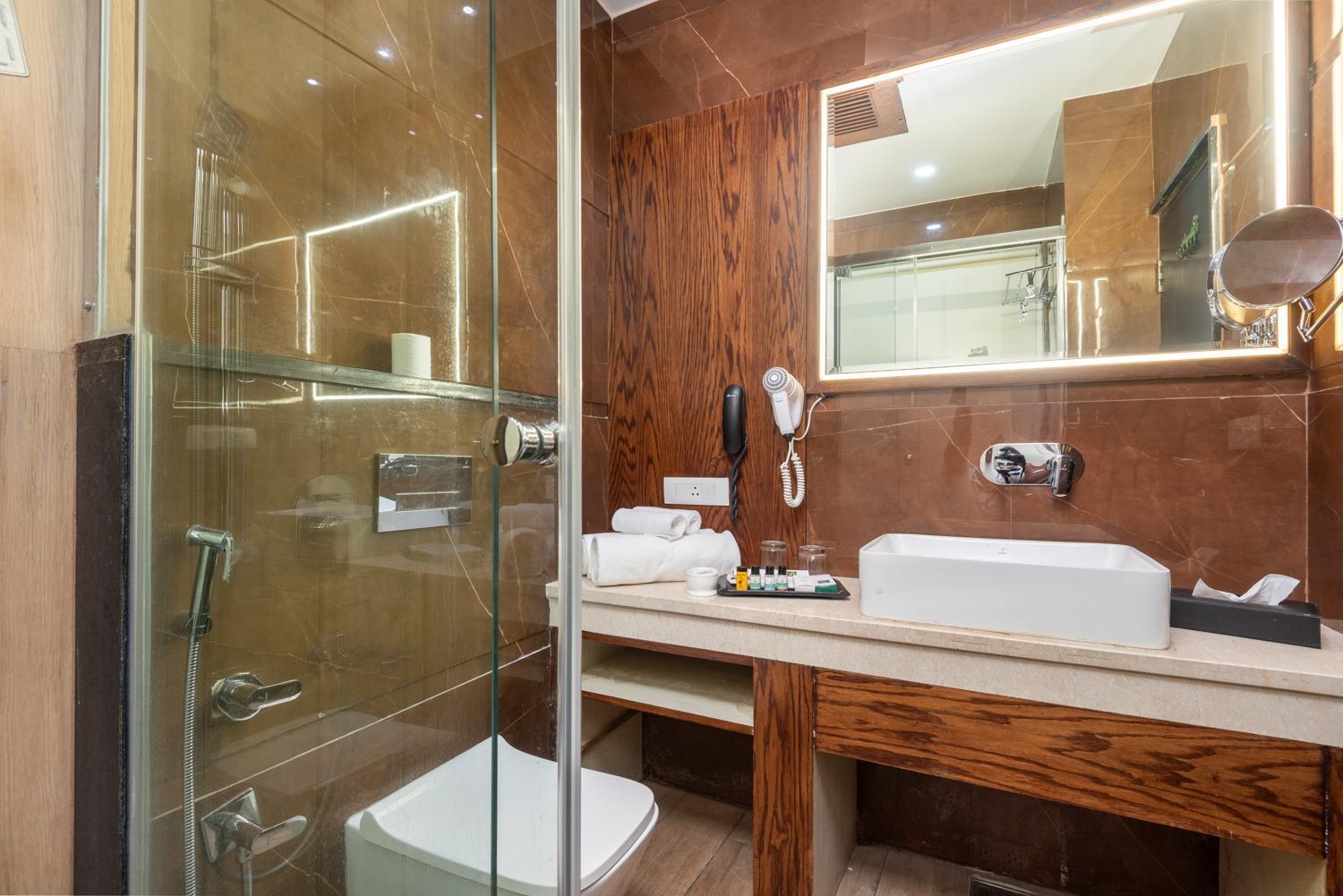 Quality Inn By Lawrence Hotels Дхарамсала Екстериор снимка